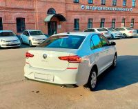 Фольксваген Поло 2021г. белого цвета вид сзади