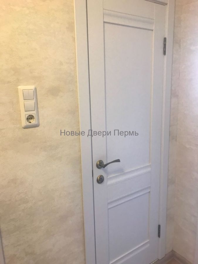 "Рим" белый винил