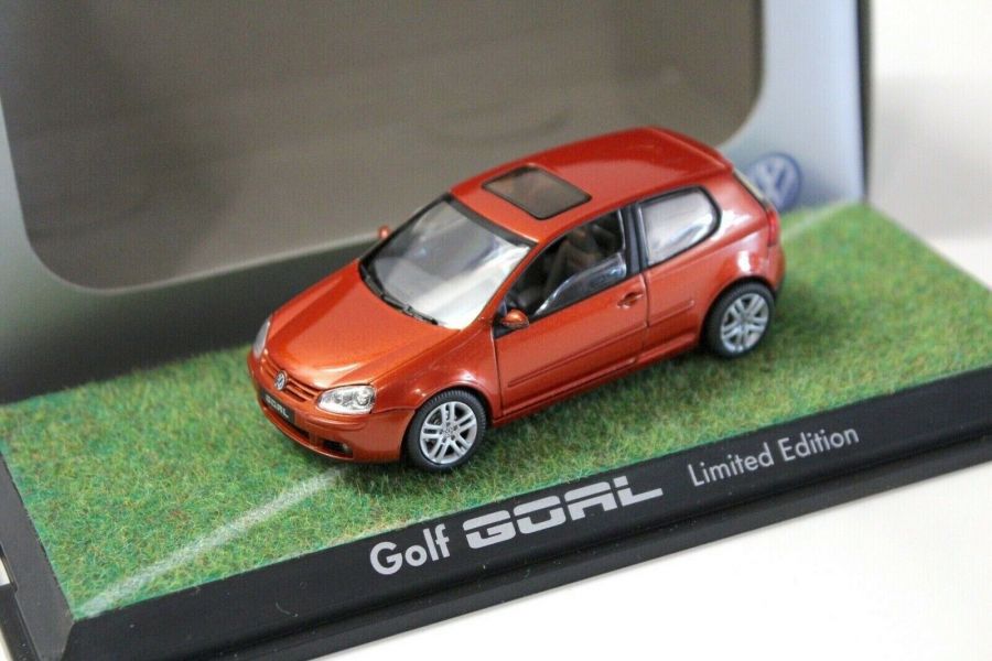 VOLKSWAGEN GOLF V SERIE GOAL  (SCHUCO) 1/43