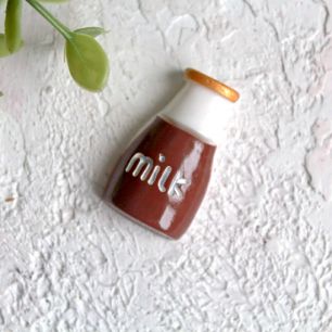 Аксессуар для кукол - Кабошон Молоко 3*1,6 см.