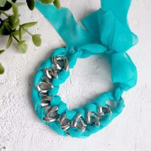 Ободок для куклы - Цепочка в голубой ленте