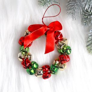 Кукольный аксессуар - Рождественский веночек из бубенчиков 9,5 см.