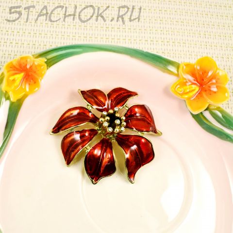 Брошь "Красный цветок" (США)