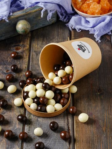 Фундук в шоколадной и йогуртовой глазури