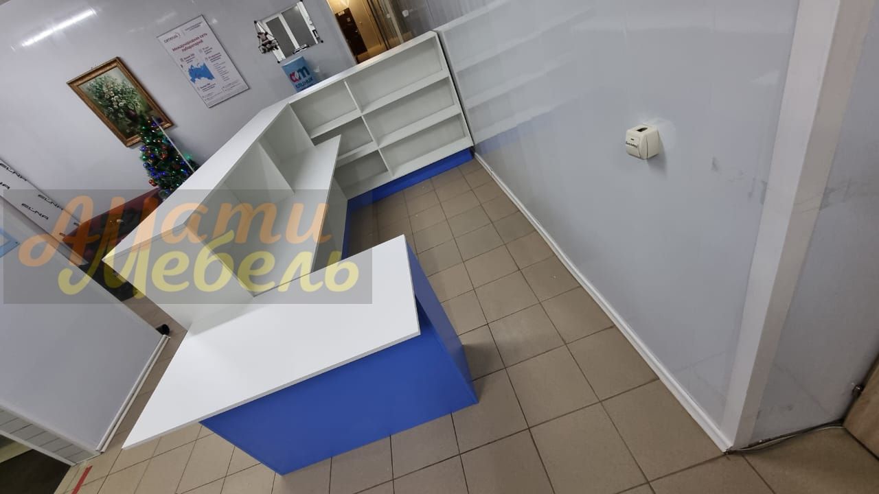 ресепшен-стеллаж  в медицинский центр за 99657.07 ₽