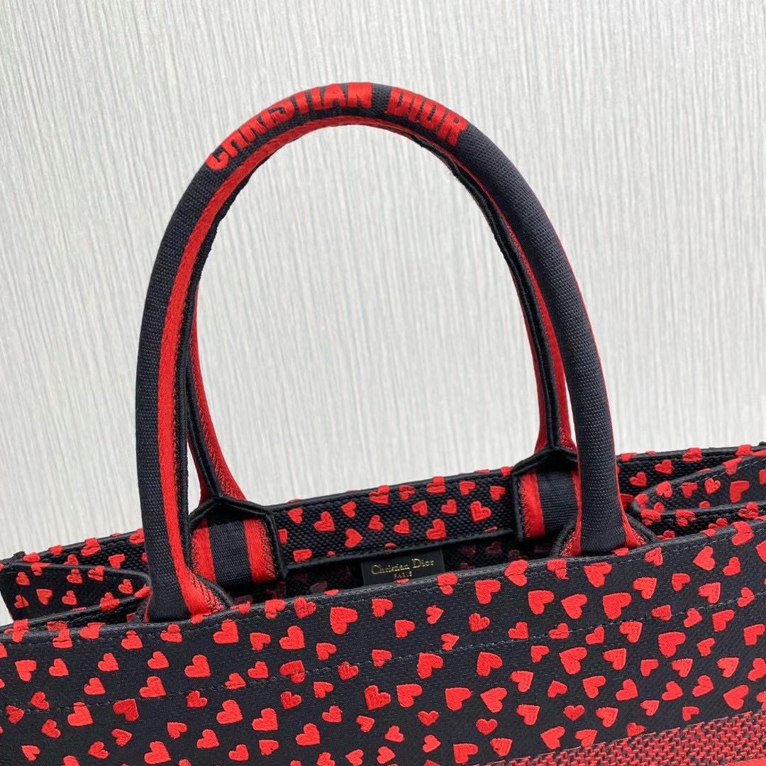 Dior Book Tote 37 cm