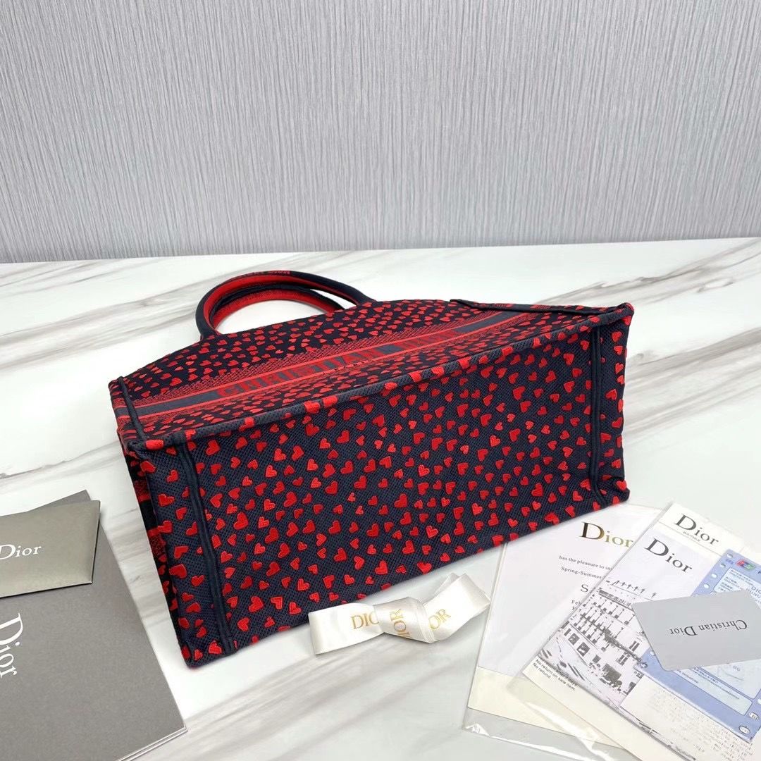 Dior Book Tote 37 cm