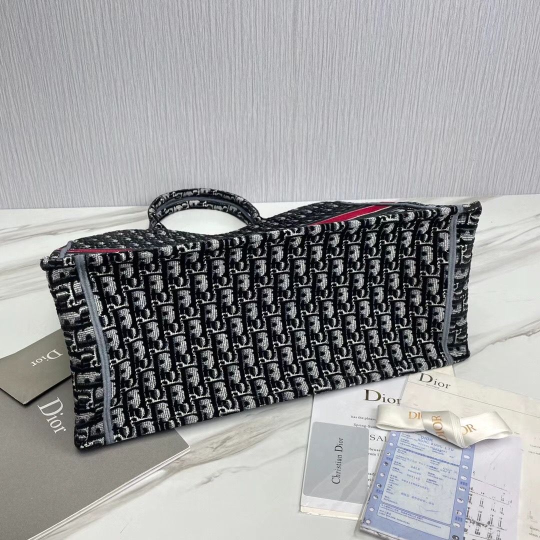 Dior Book Tote 41.5 cm
