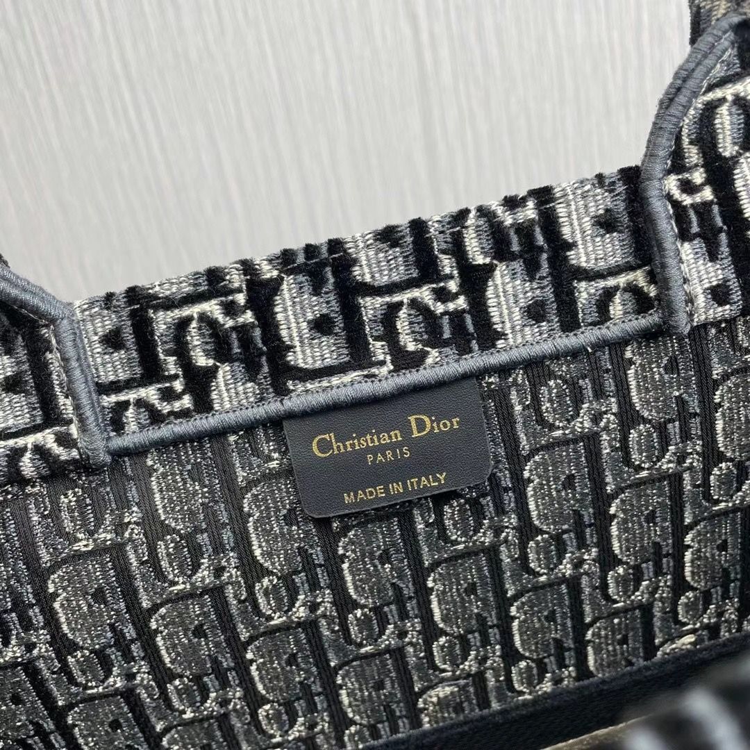 Dior Book Tote 41.5 cm