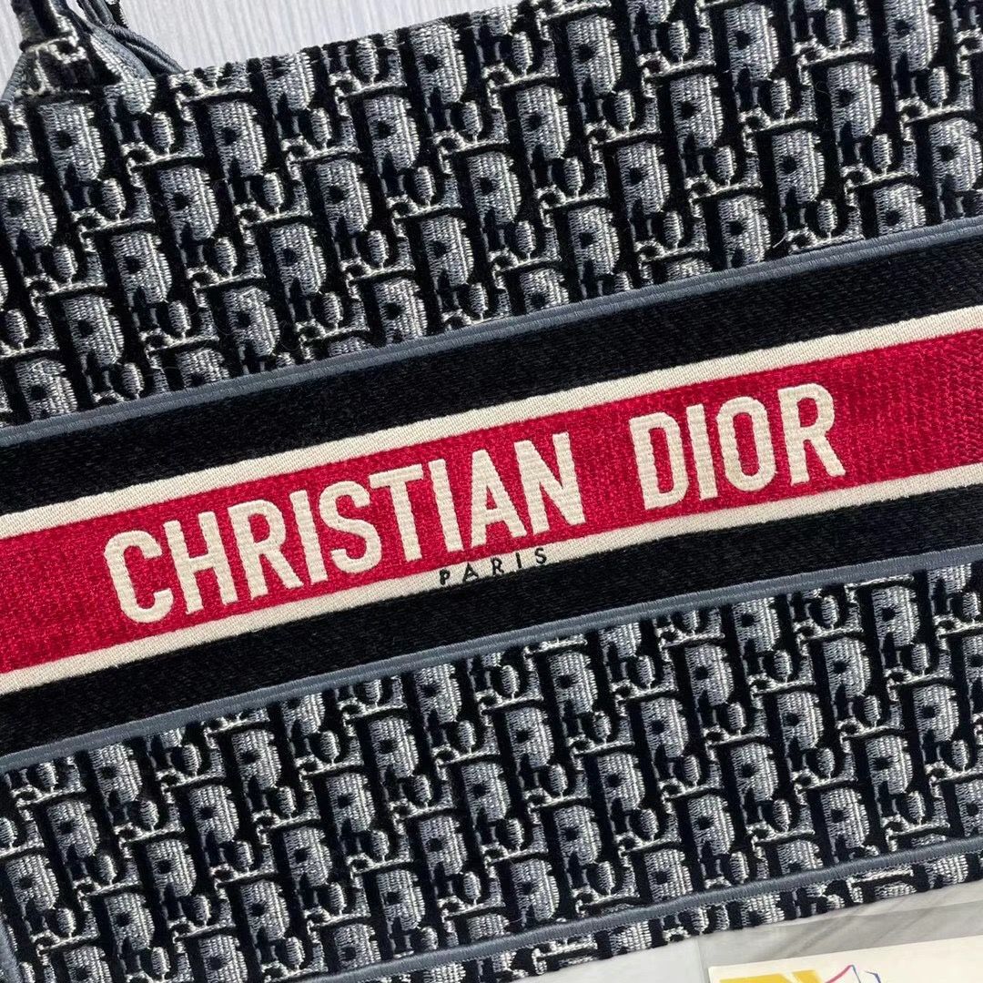 Dior Book Tote 37 cm