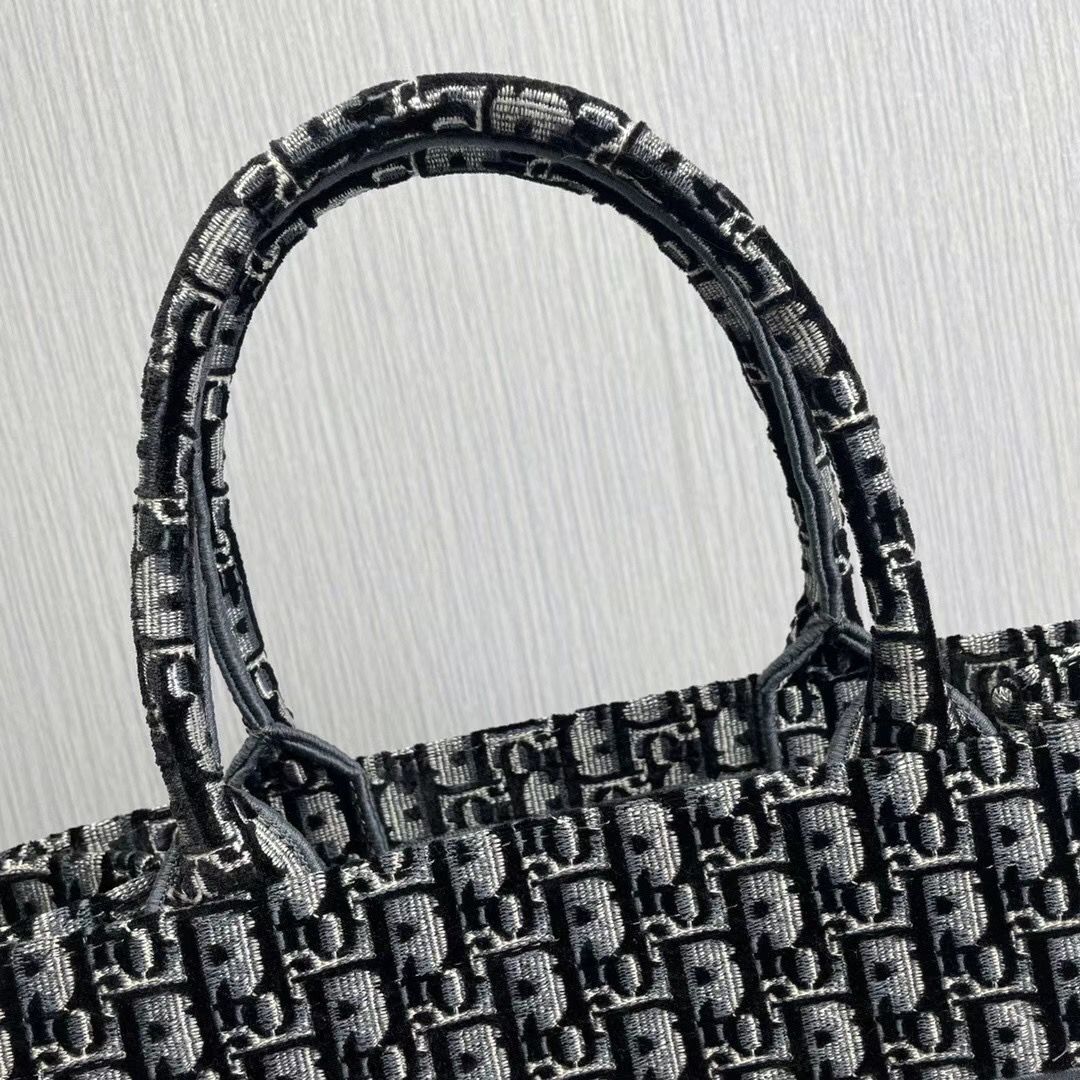 Dior Book Tote 37 cm