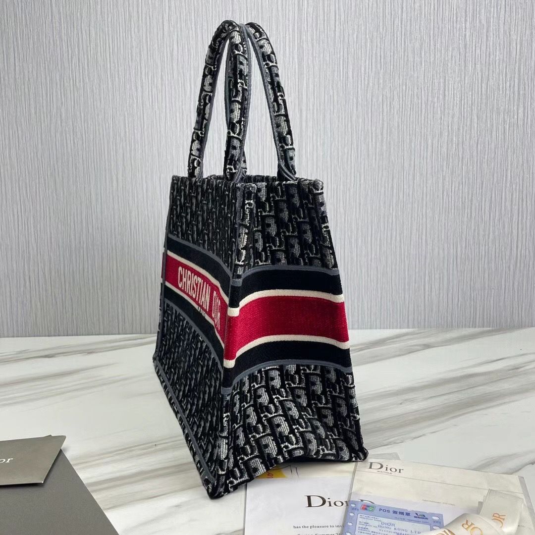 Dior Book Tote 37 cm