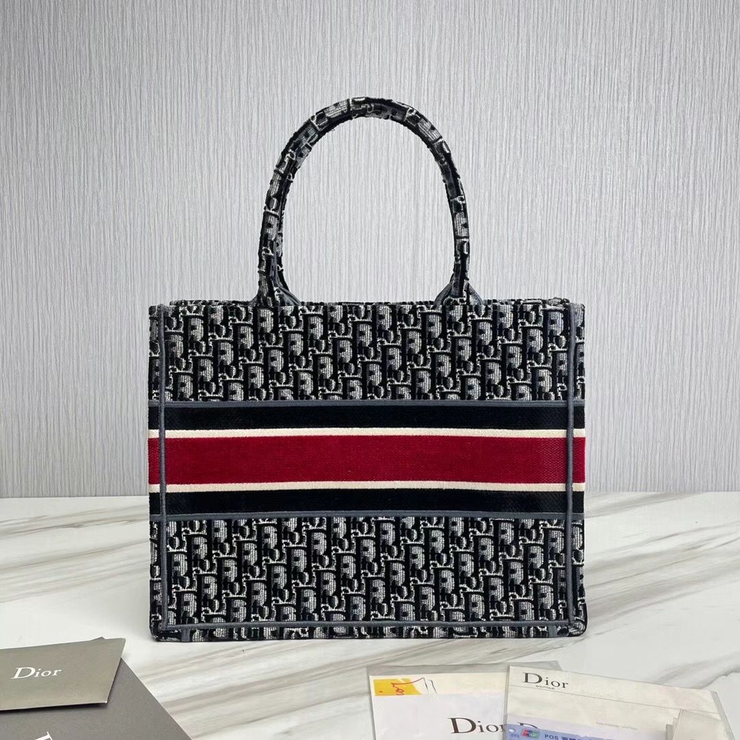 Dior Book Tote 37 cm