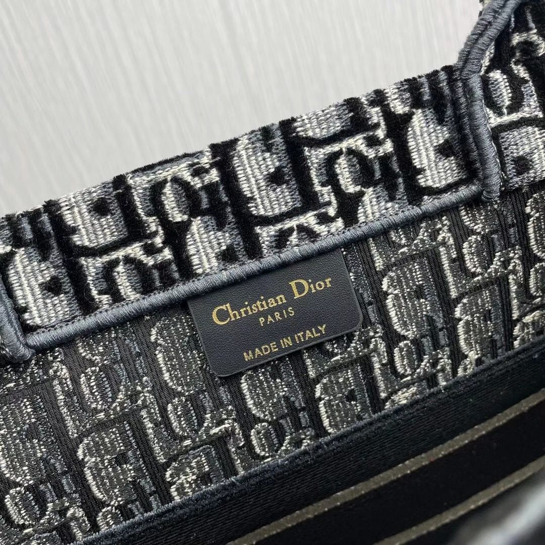 Dior Book Tote 37 cm