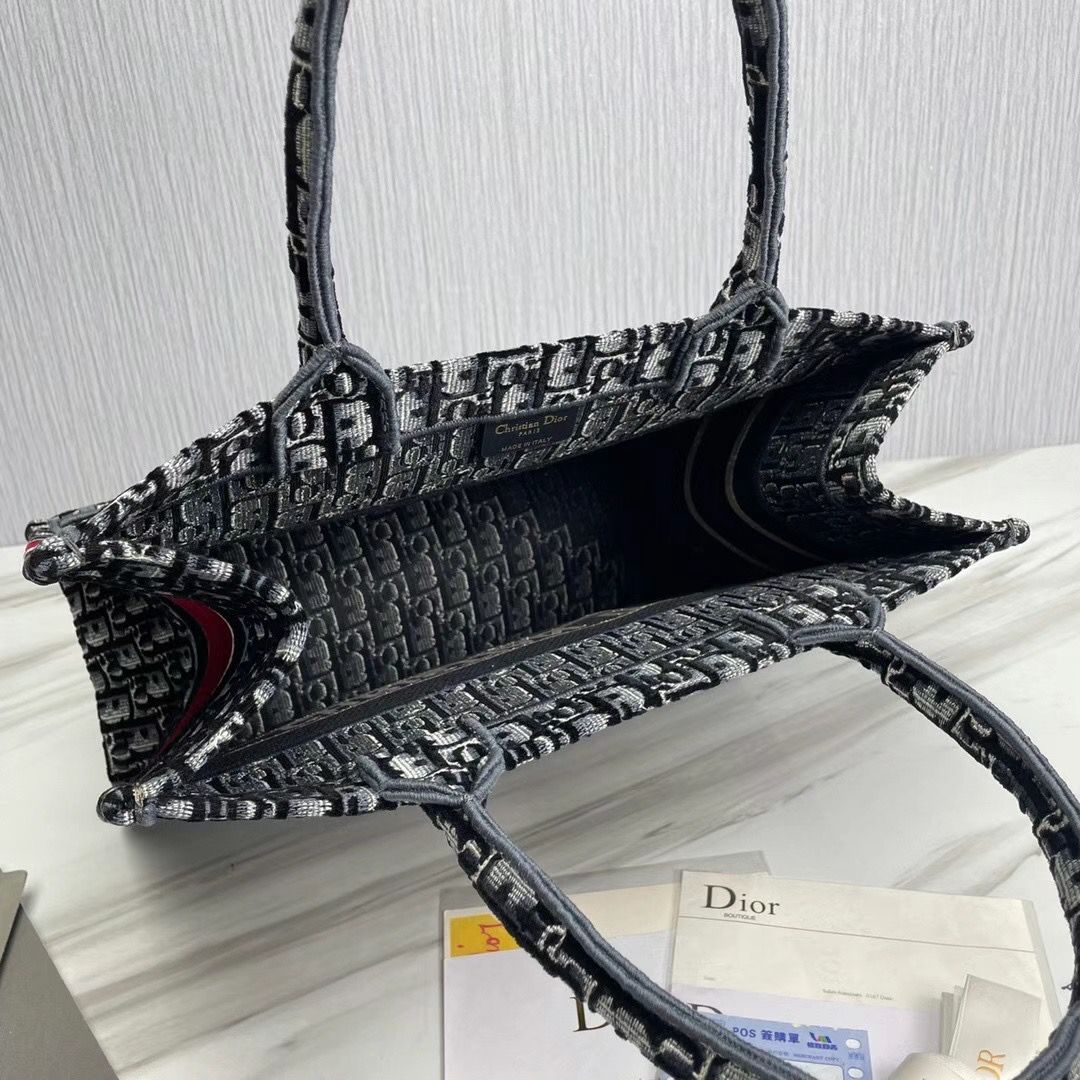 Dior Book Tote 37 cm