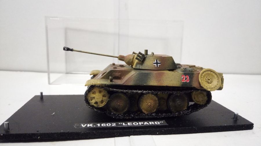 Лёгкий танк V.K.1602 "Leopard"   (1/72) смола