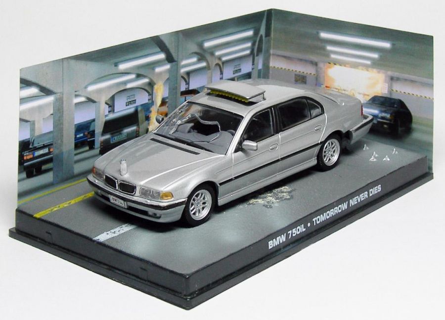 DIORAMA BMW 750iL из фильма TOMORROW NEVER DIES  (Universal Hobbies) 1/43