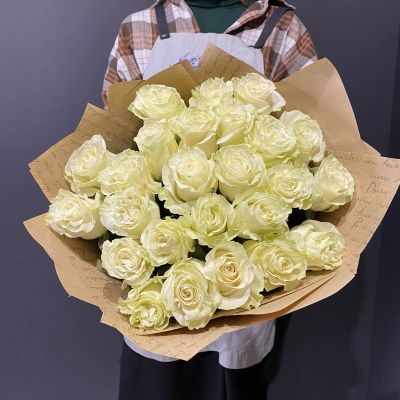 25 белых роз