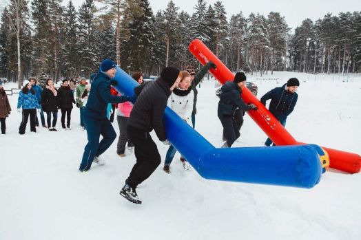 Гигантский хоккей — огромные клюшки и шайба для развлечения