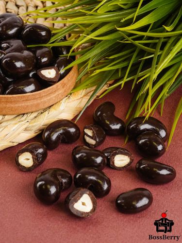 Кешью в темной шоколадной глазури