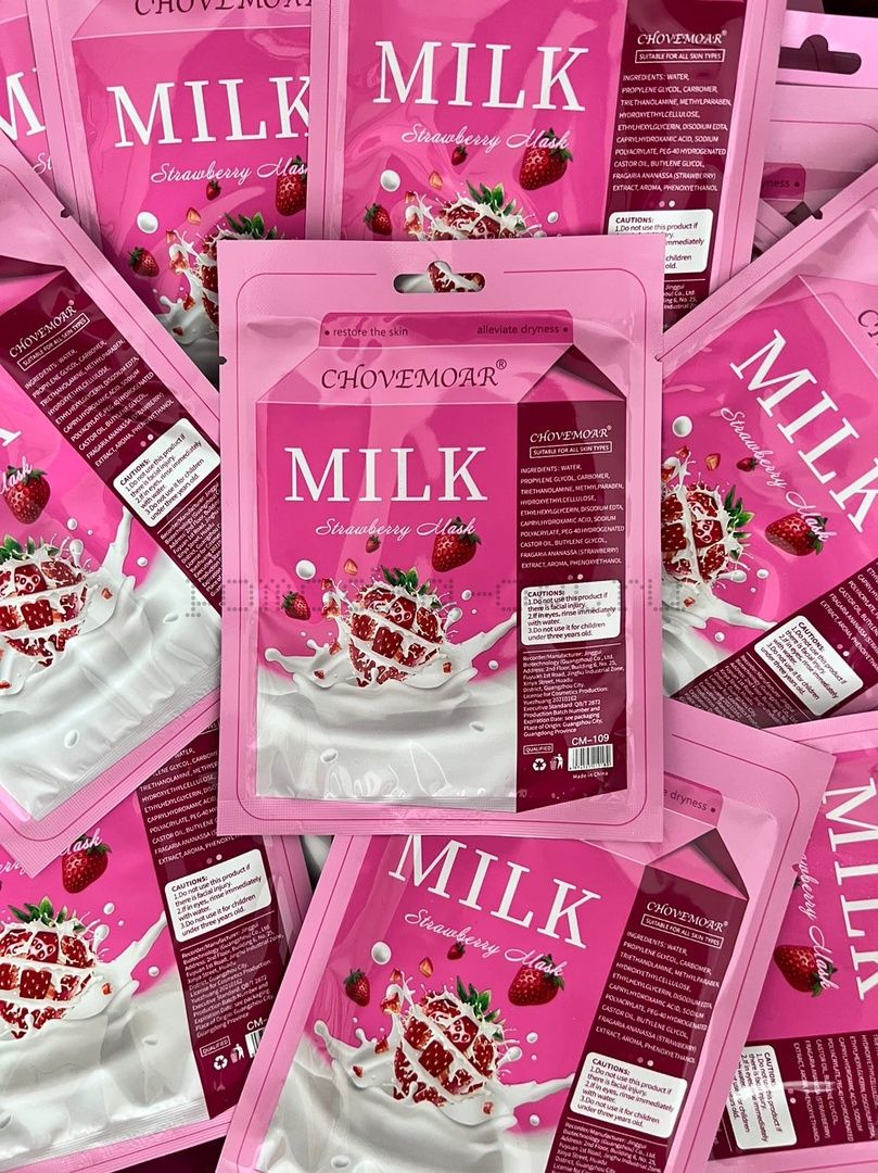 Тканевая маска для лица  Strawberry Brightening Milk One-Pack Chovemoar