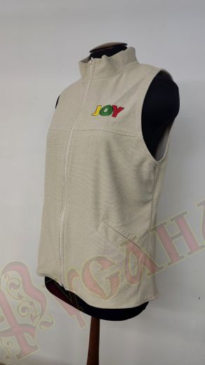 Жилет из флиса с вышивкой