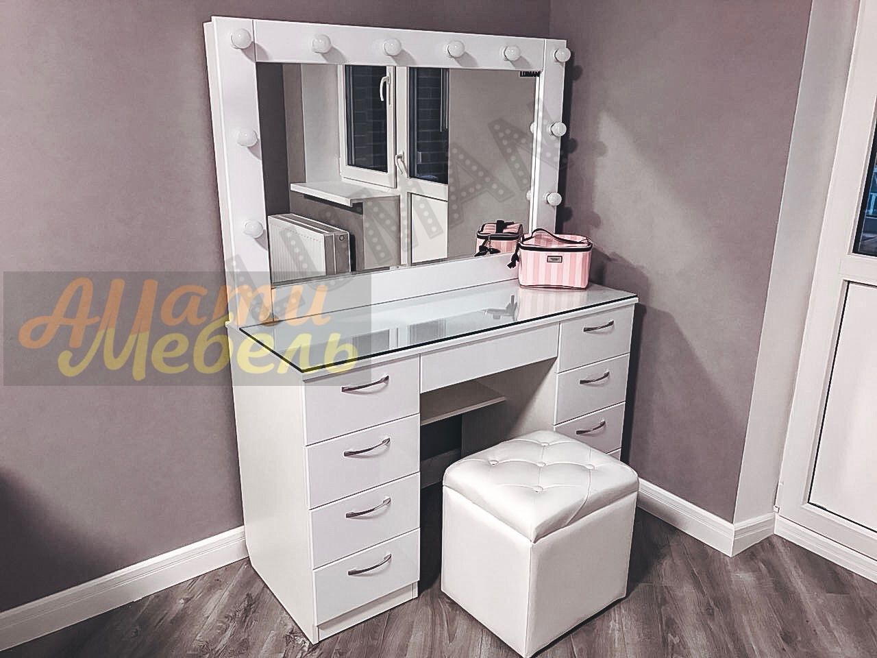 БУДУАРНЫЙ СТОЛИК