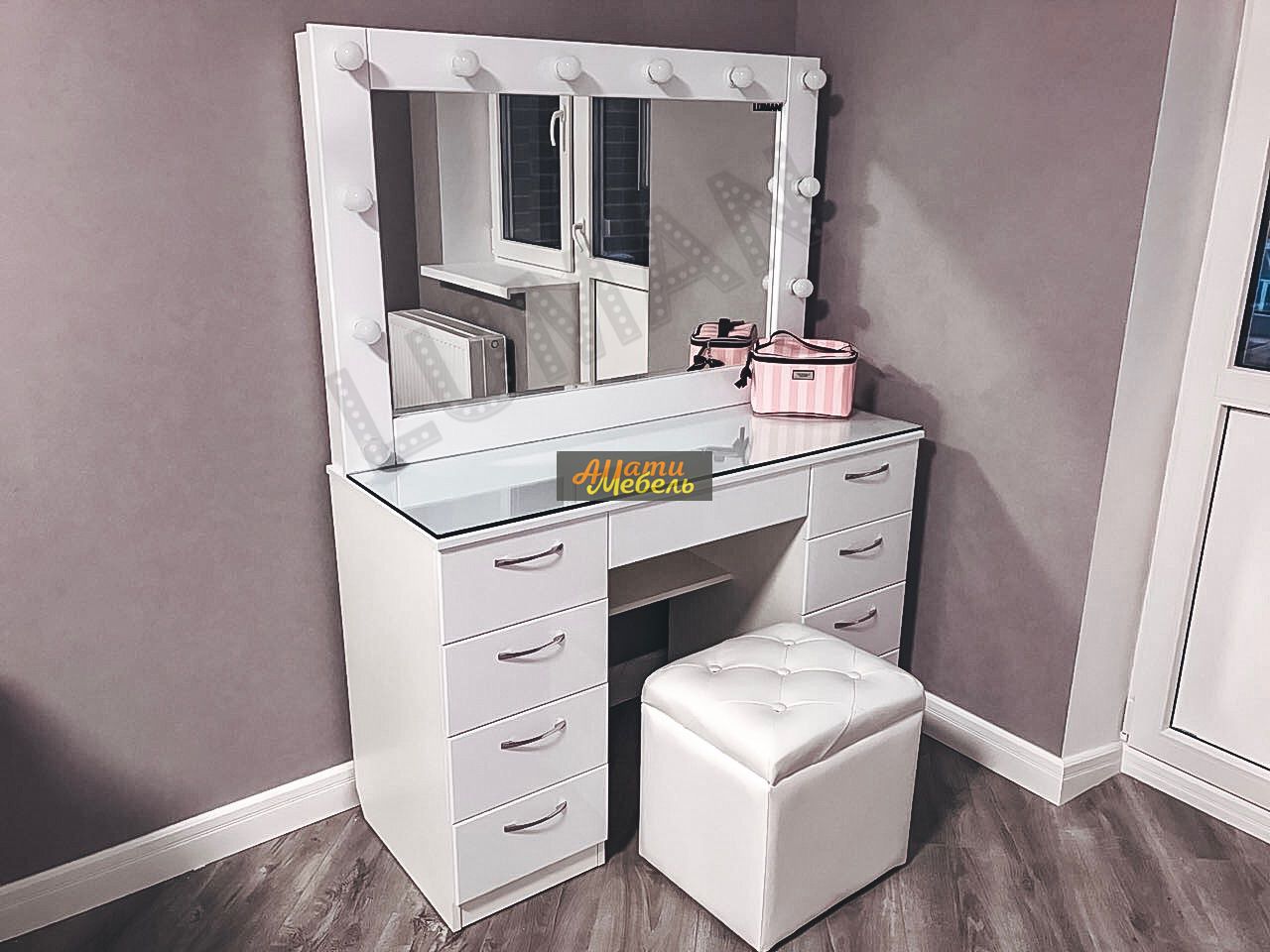 БУДУАРНЫЙ СТОЛИК