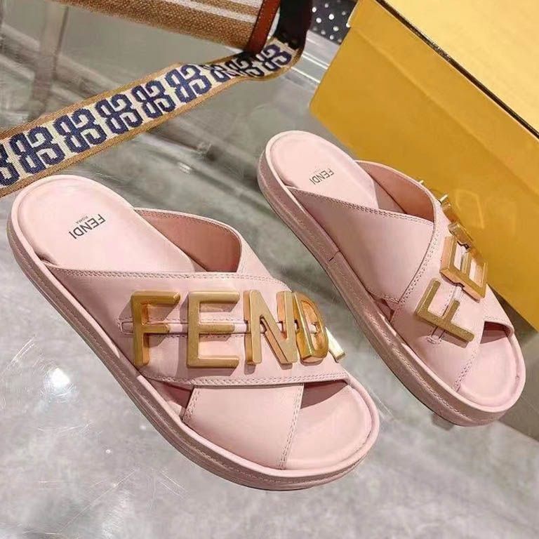 Шлепки FENDI