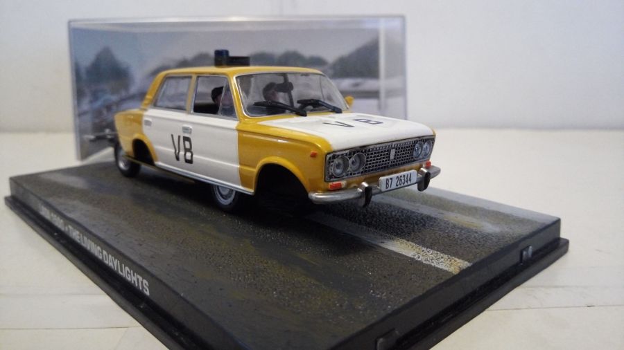 LADA ВАЗ 2106  из фильма The living daylights (Universal Hobbies)  1/43