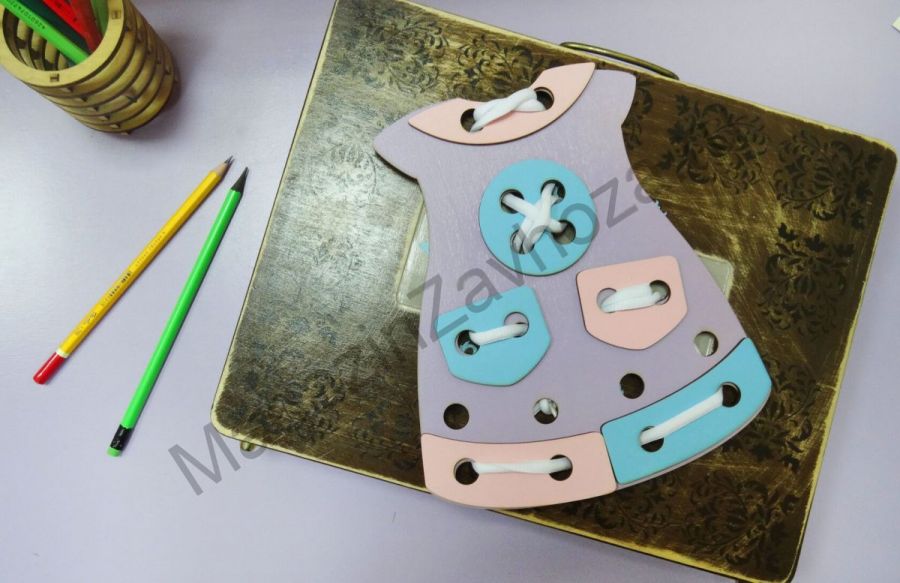 Игра-шнуровка "Платье" яркое