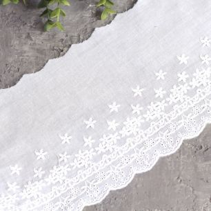 Шитье кружевное 13,5 см. белое с цветочками