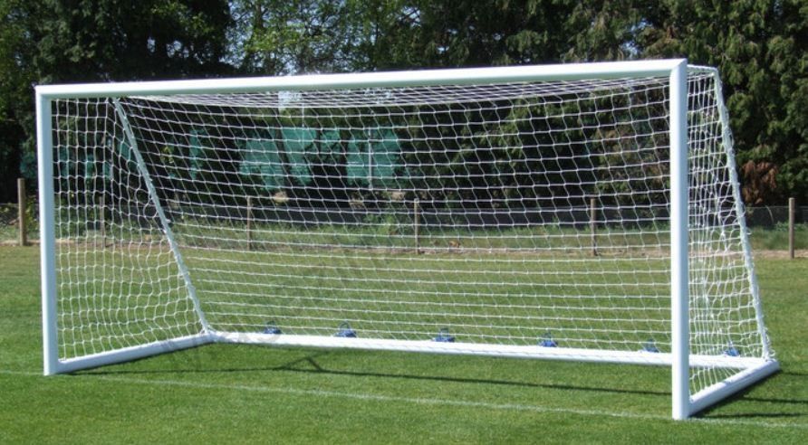 Сетка для юниорфутбола Д-2,6мм, яч.100x100, цв. белый. Размер   5.0x2.0x1.0м.ПА