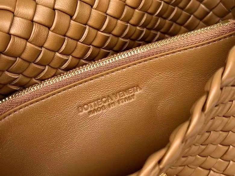 Bottega Veneta 26x21x9 cm