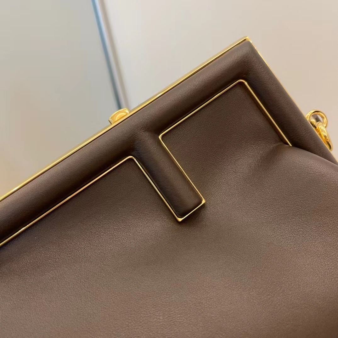 Fendi First Medium 32,5x23,5x15 cm