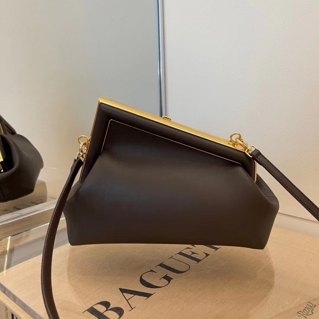 Fendi First Medium 32,5x23,5x15 cm