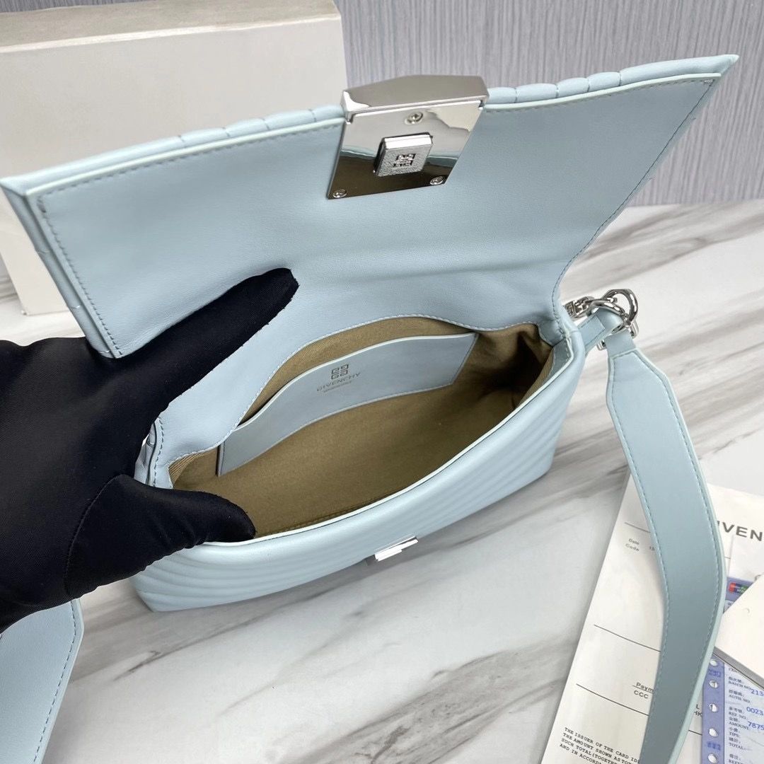 Givenchy 4G Soft Baguette 25x15x6 cm