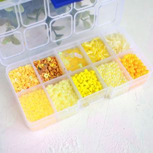 Набор бисера и пайеток в контейнере, ц. желтый