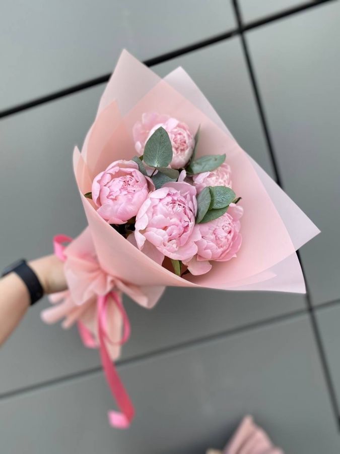 Букет из 5 Пионов