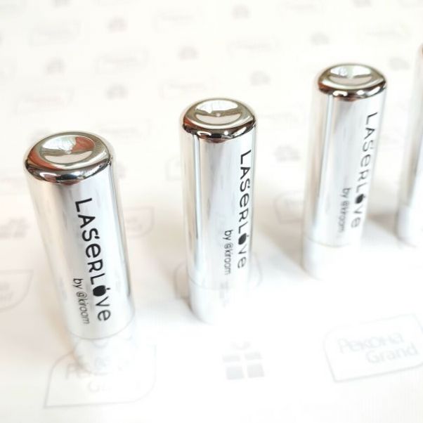 Серебристые помады с логотипом LaseLove