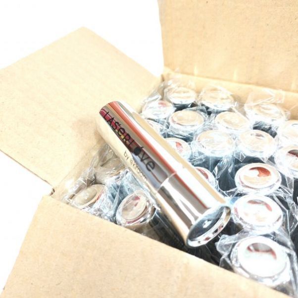 Серебристые помады с логотипом LaseLove