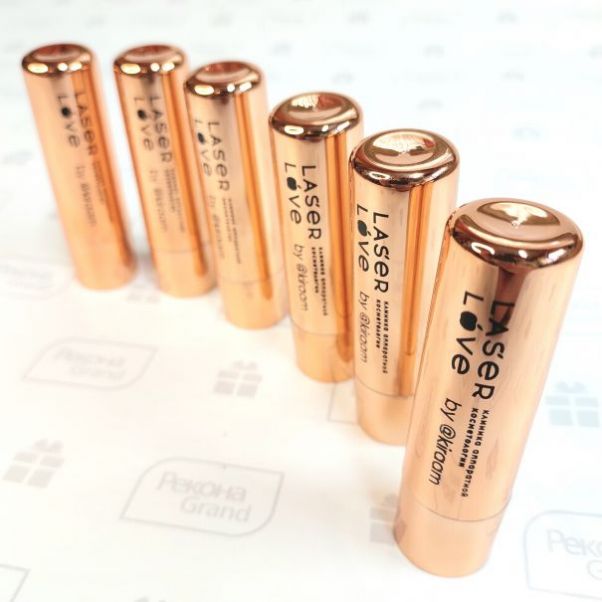 Розовые помады с логотипом LaseLove