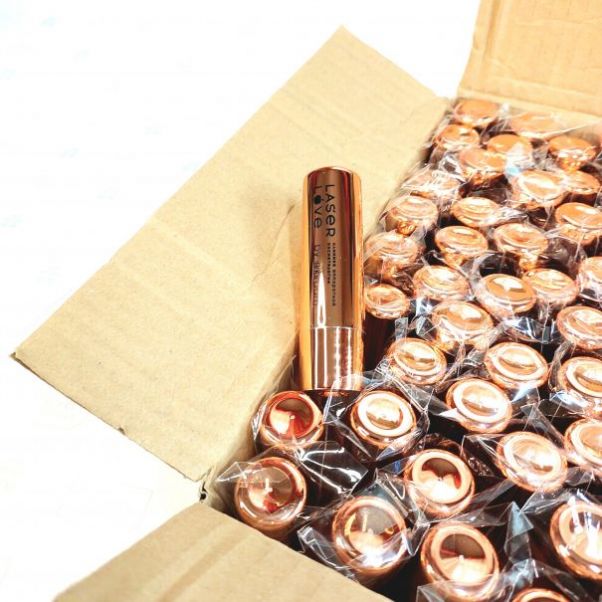 Розовые помады с логотипом LaseLove