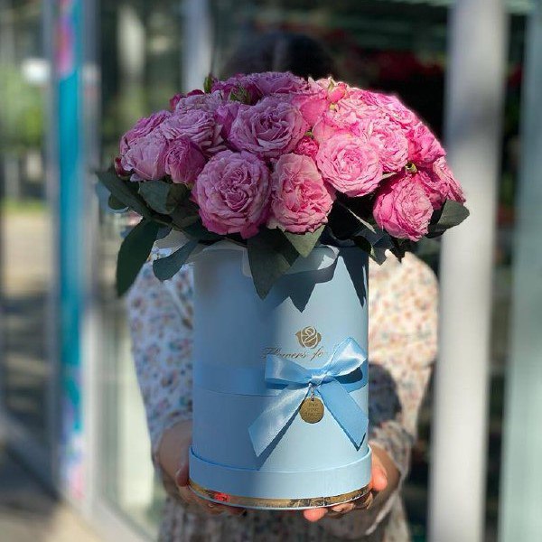 Цветочная композиция с пионовидными кустовыми розами