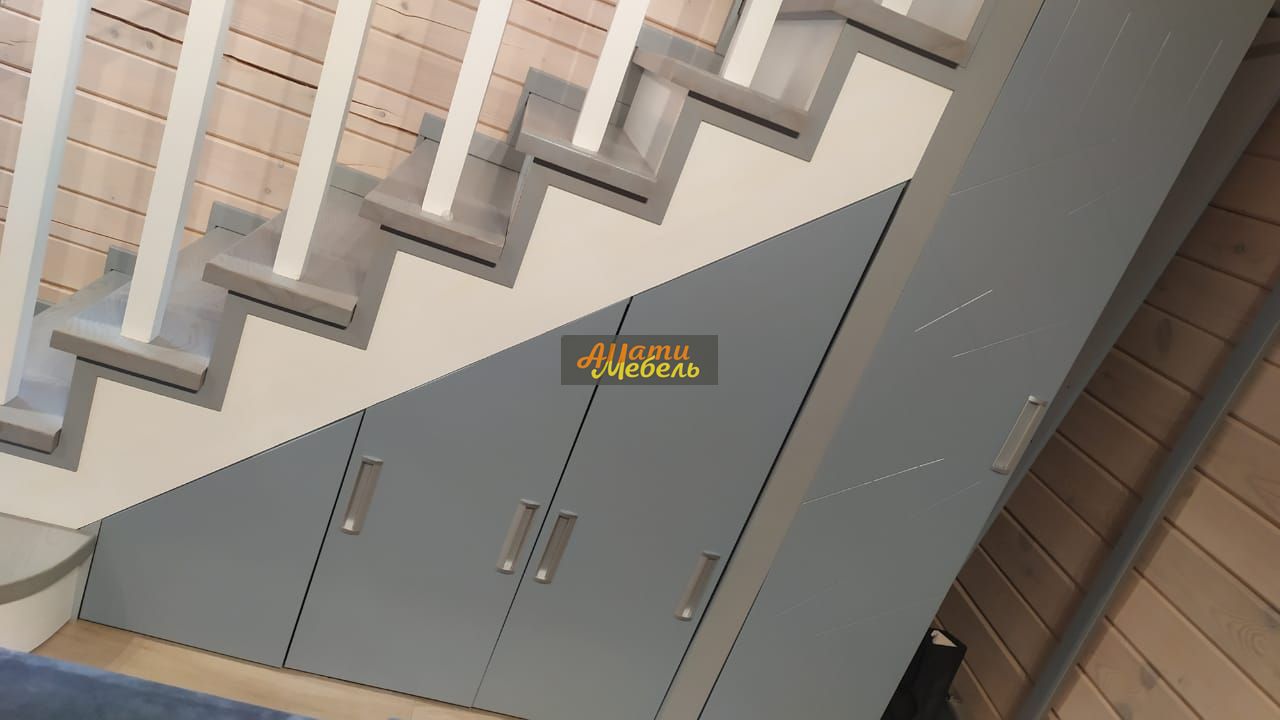 Шкаф под лестницу