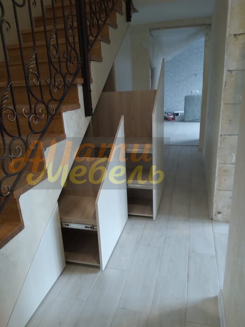 Шкаф под лестницу