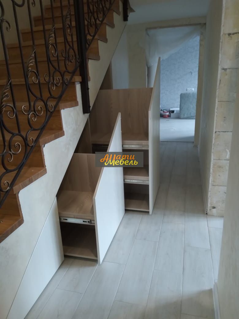 Шкаф под лестницу