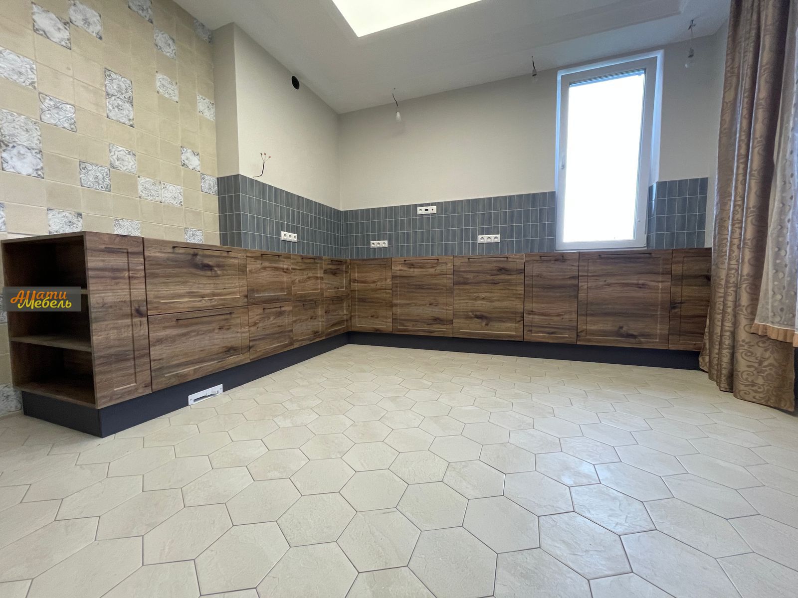 Кухонный гарнитур+встроенный пенал под технику за 0 ₽