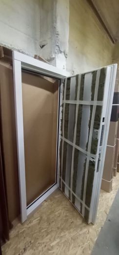 Входная дверь Лабиринт VERSAL с зеркалом Панорама Белый софт