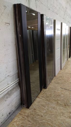 Входная дверь Лабиринт VERSAL с зеркалом Панорама с тонировкой Черный кварц